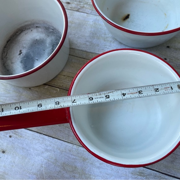 Three vintage enamelware pots. Red and white - Picture 7 of 8